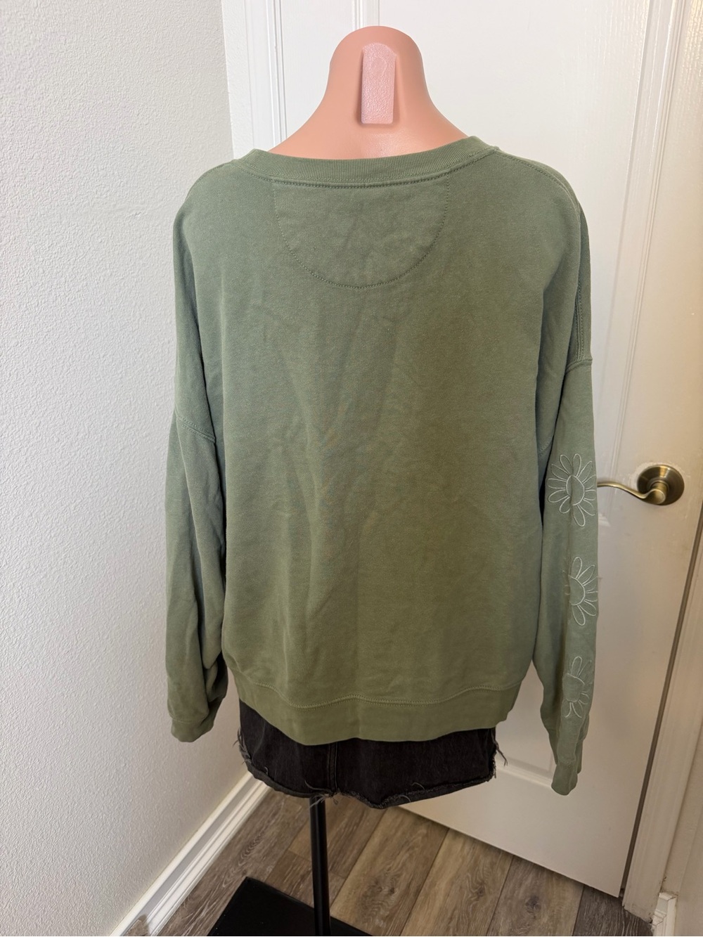 American Eagle Outfitters Olive Green Daisy Crewneck Sweatshirt Sz XL - Picture 3 of 4